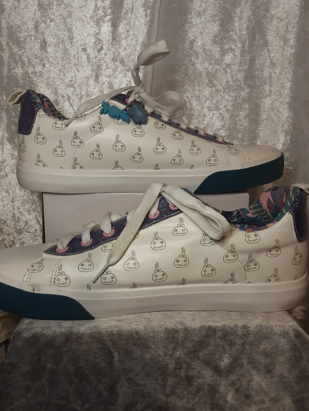 Disney Stitch Graphic White Low-Top Sneakers  Grownup With 4 Charms